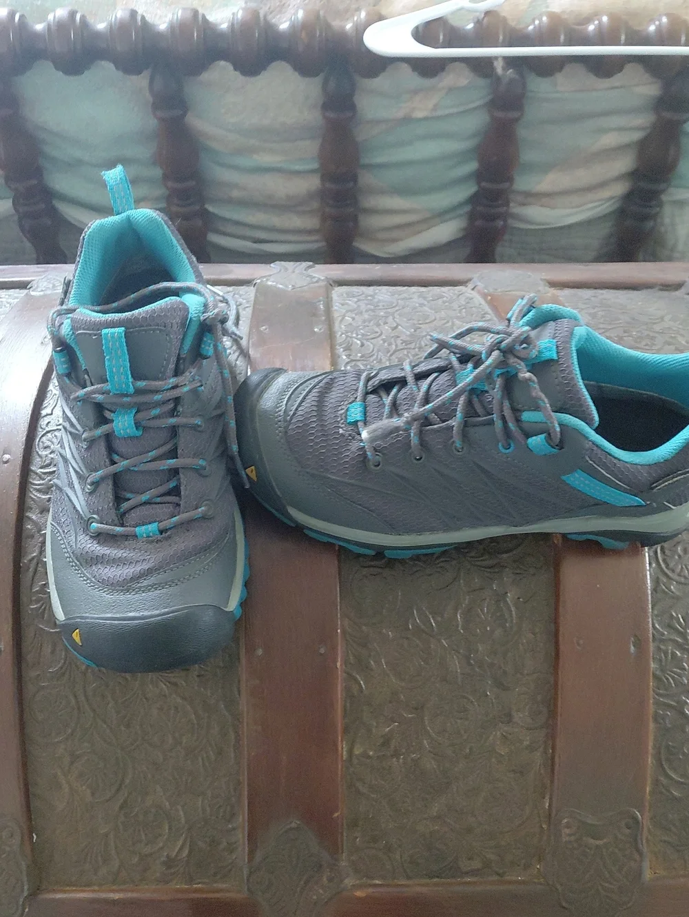 KEEN waterproof dry hiking walking shoes size 7.5
